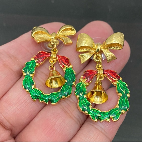 Vintage Unsigned Bow Holiday Wreath with Dangling Bell Christmas Earrings - Picture 4 of 12